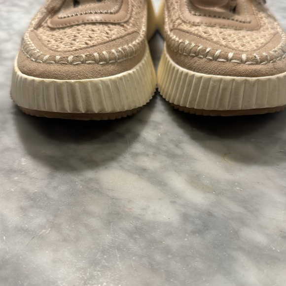 Dolce Vita Cream Sneakers - Picture 4 of 10